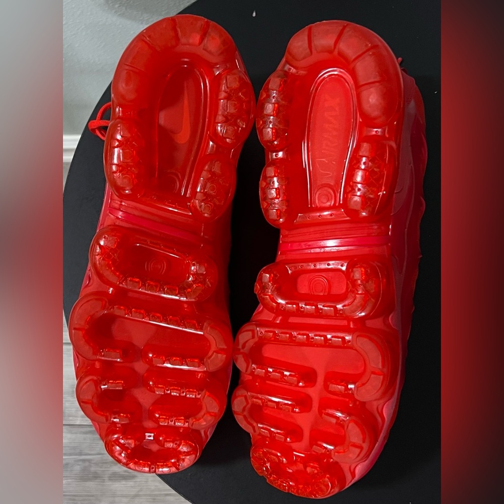 ✨Like New Nike Men's Red Air VaporMax Plus Shoes Athletic Triple Red Sneakers - Picture 13 of 16
